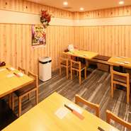 落ち着いた和の空間で、くつろいで宴会を。日本酒の種類が充実、いろいろ飲み比べて盛り上がる、楽しい宴会ができそうです。貸切も可能で、コース内容は相談に応じてくれます。気軽に問い合わせてみては。