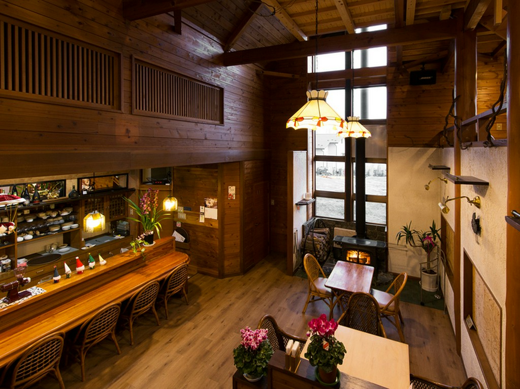 自分好みの場所でくつろぐ、開放的な空間