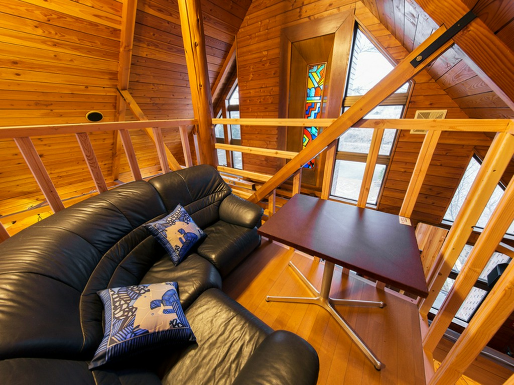 2階ロフト・最大5人まで座ることができるソファ席