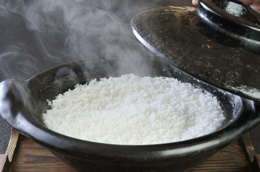 ふっくらツヤツヤ、水にもこだわる『土鍋ごはん』