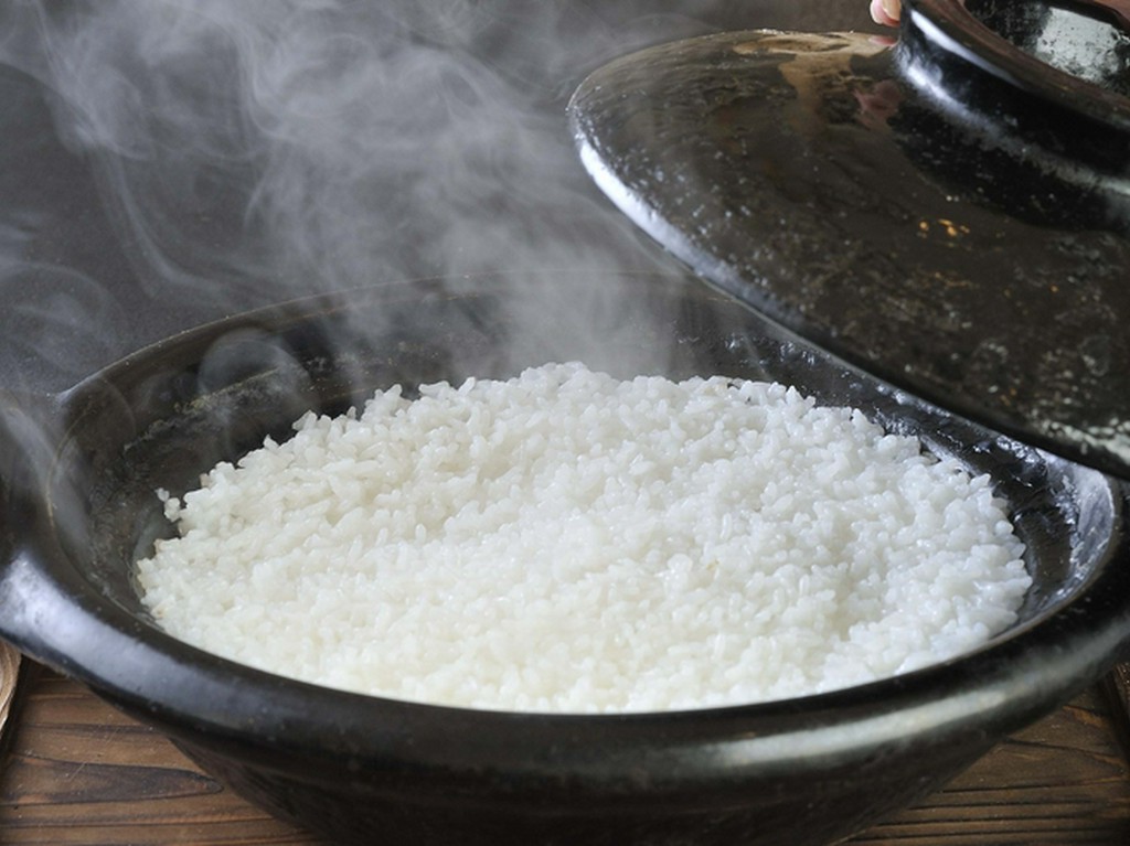 ふっくらツヤツヤ、水にもこだわる『土鍋ごはん』