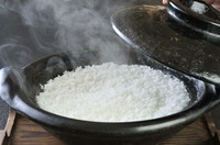 ふっくらツヤツヤ、水にもこだわる『土鍋ごはん』