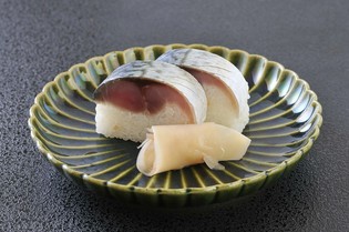 人気の通年メニュー『さば寿司』