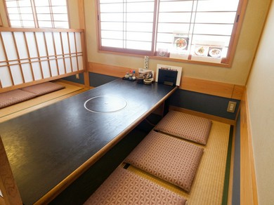 ６人がけの掘りごたつのお部屋