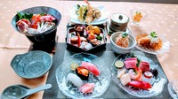 四季折々の素材を吟味した季節感あふれる会席料理はご宴会・慶事・仏事・顔合わせ・お友達との食事会などにご利用いただけます。お料理の価格によって内容が異なりますので、宜しくお願い致します。