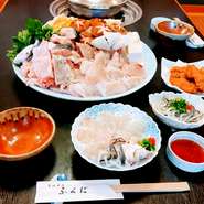 味は勿論のことボリューム満点でリーズナブルな価格とても満足して頂ける活ふぐ鍋コースです