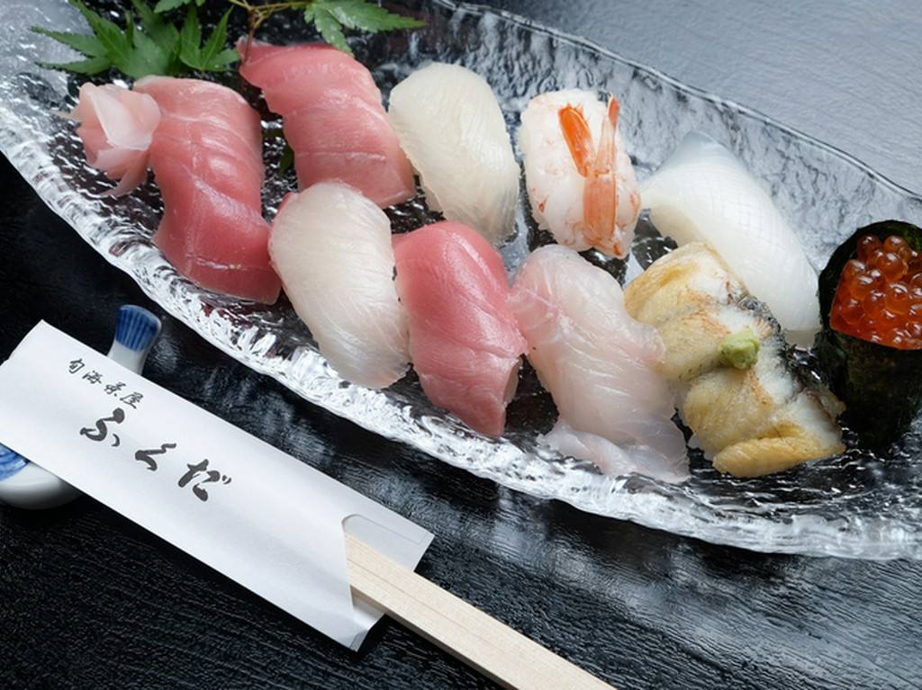 新鮮な季節の魚介をネタに！ 海の幸の宝庫『旬海握り鮨　上にぎり』10貫