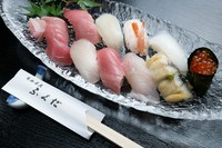 新鮮な季節の魚介をネタに！ 海の幸の宝庫『旬海握り鮨　上にぎり』10貫