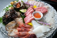  旬の海の幸の素材本来の旨みが満ちる『新鮮なお造り盛り合わせ』