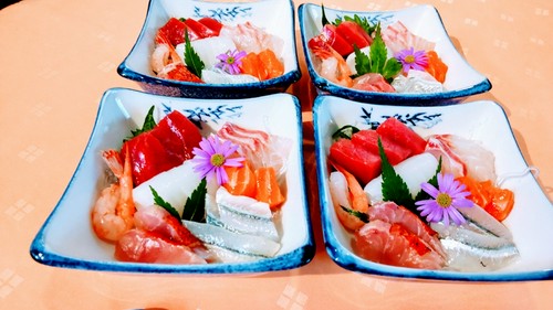 お造り盛り合わせ　１人前