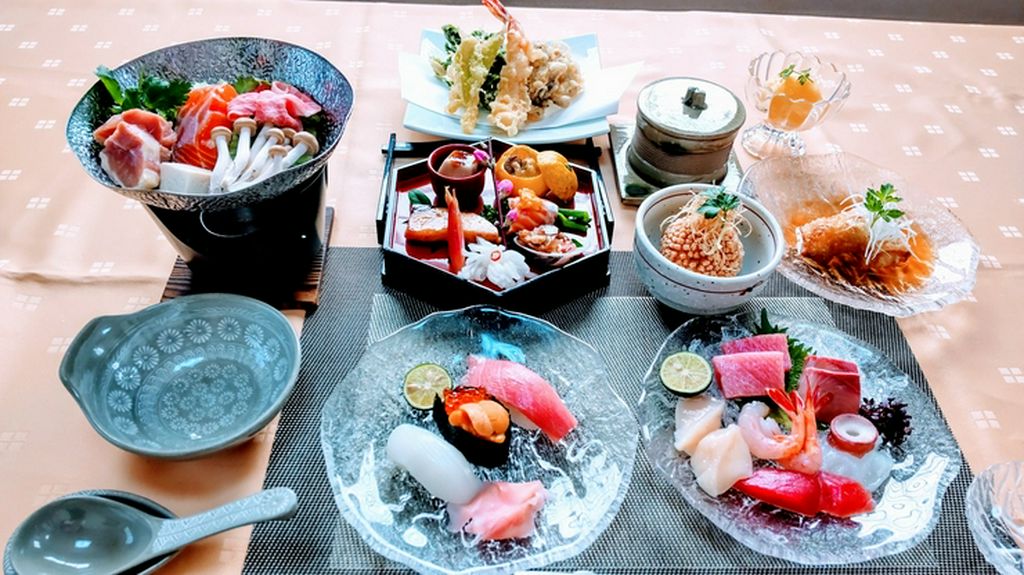 会席料理は見た目は勿論の事。味も楽しんで頂けるお料理のコースです。料理の内容により値段は変わります

