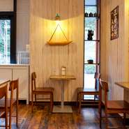 ナチュラルであたたかな雰囲気が魅力の【かまくらハウス】。鎌倉の味を上野で味わうことのできるお店です。
イタリアンベースに鎌倉野菜、鎌倉しらす、三崎マグロとこだわり素材を提供中♪