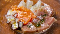 鎌倉野菜と三崎マグロのバーニャカウダ　チーズアンチョビソース