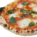 トマト、バジル、モッツァレラ