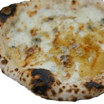 ゴルゴンゾーラ、タレッジョ、モッツァレラ、パルメザン