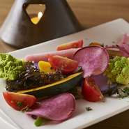 野菜の味を最大限引き出すために、野菜を蒸したり、素揚げ
ソテーしたものをお出ししてます。