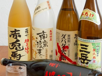 全国から取り寄せた焼酎を豊富にご用意しております