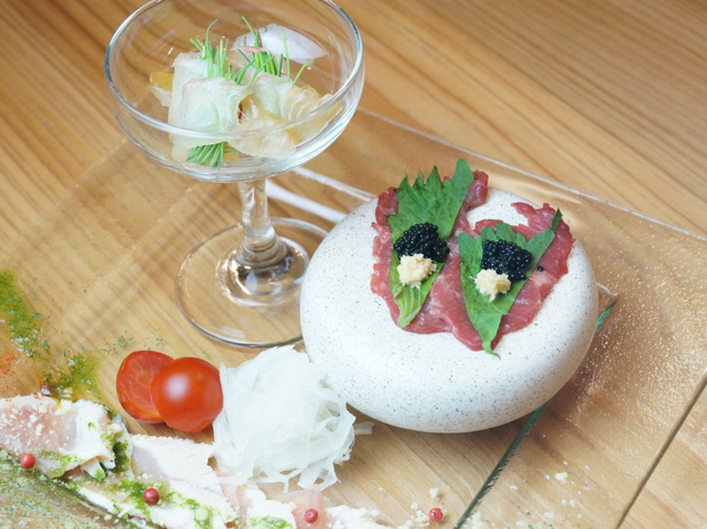 陸・空・海の幸を余すことなく一度に享受。訪れるたびに新しい味に出合える『ぼんとぅーれ盛』（2人前～）