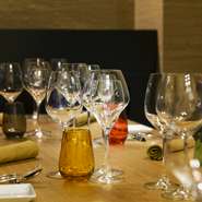 デートでのランチや、女子会でのディナーどちらでも利用したいオシャレなお店で、席もゆったりしたスペースが取られているので、落ち着いて食事が楽しめます。