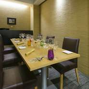 広々とした店内でイタリア料理を楽しむのも良いけど、少人数で他の人に気兼ねなく料理を楽しみたいという方には、個室のプライベートができます。6名から8名まで利用できるので、予約利用がおすすめです。