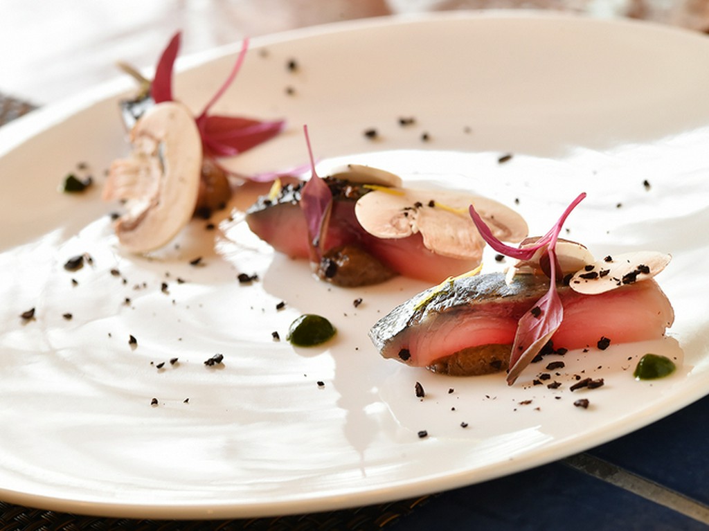 美しいコースの一例『サバ、きのこ、コーヒー』