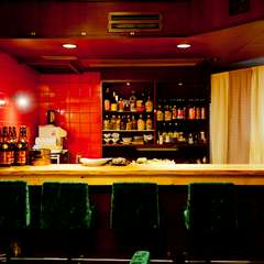 存在感のあるカウンター席でご夫婦やカップルでのデートに最適