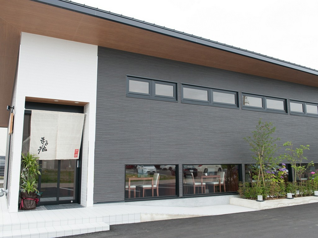 鰻料理をカジュアルに楽しむ、モダンテイストなお店