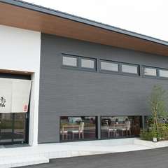 鰻料理をカジュアルに楽しむ、モダンテイストなお店