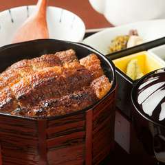 薬味とダシを組み合わせて、好みの味で楽しむ『ひつまぶし』