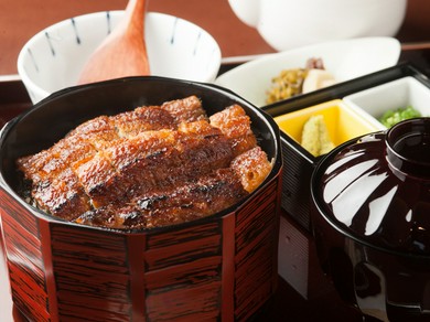 薬味とダシを組み合わせて、好みの味で楽しむ『ひつまぶし』