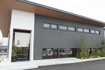 心落ち着く和モダンな空間で鰻料理をお楽しみください