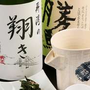 ソムリエの木村美奈子氏は、日本酒利き酒師（FBO認定）の資格も所持。お客様との対話の中から選ばれた季節の日本酒が12種類ほど、取り揃えられています。オリジナルの日本酒や裏メニューも見逃せません。