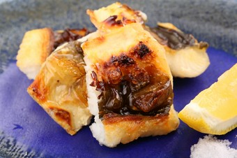 皮はパリッと香ばしく、身はふっくらやさしい味わい『あなごの白焼き』
