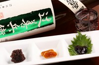 経験豊かな大将ならではの一皿。リクエストをすれば、めずらしい一品に出会えることも。※写真は一例です（からすみ・ズワイガニの外子・内子）