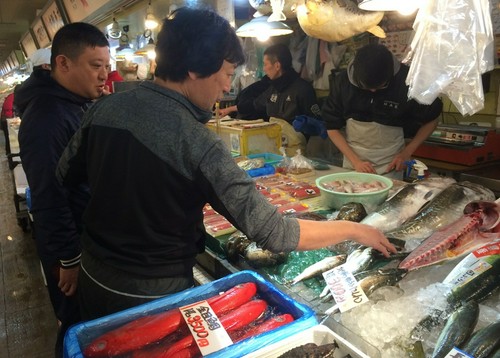 美味しいお寿司は職人の腕も大事ですが、素材を見抜く目も必要。