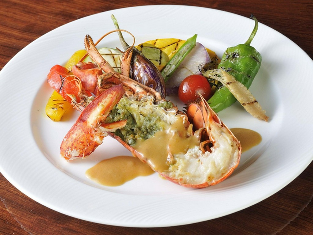 活オマールのローストと三浦野菜のグリル
