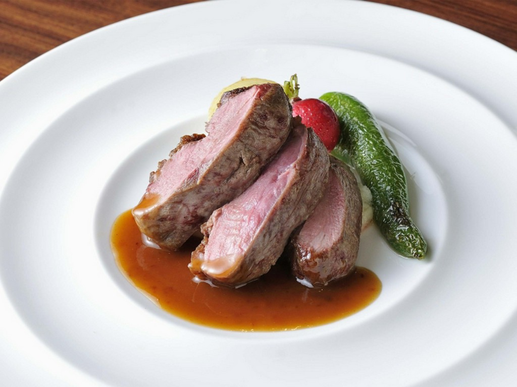 シャラン産カモのロースト マルサラソース