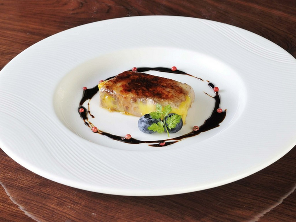 フォアグラのテリーヌ バルサミコソース
