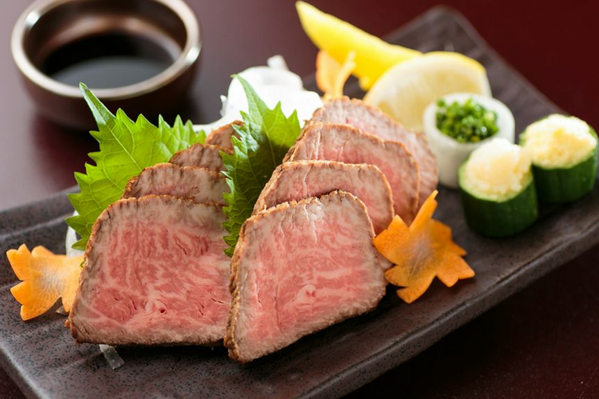 お肉本来の味わいや旨みを楽しむなら『牛焼霜造り』