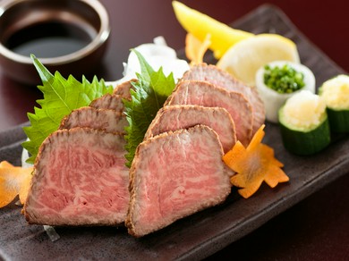 お肉本来の味わいや旨みを楽しむなら『牛焼霜造り』