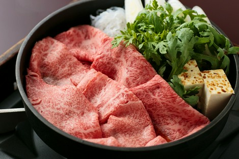 コクのある上品な味わいにうっとり。牛鍋の発祥地だからこそ外せない名物の『名代牛鍋（あおり）』