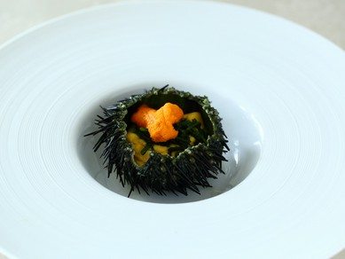 四季折々の味覚を組み合わせた遊び心あふれる『アミューズ』