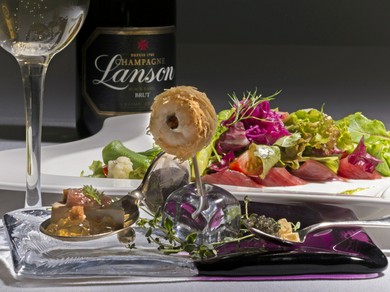 新しい門出や出会いに大人の雰囲気が漂うレストラン