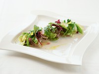 その日によって食材がかわる『本日の鮮魚のカルパッチョ仕立て』