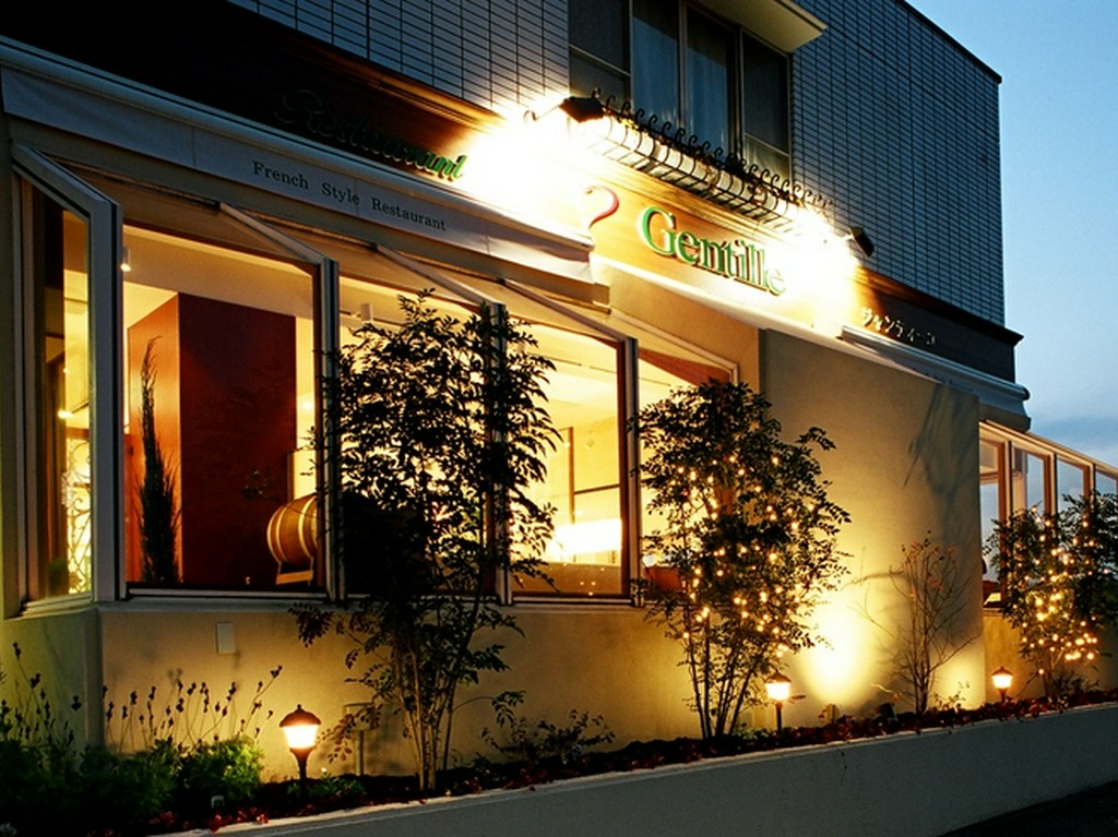 大きな印象的な外観