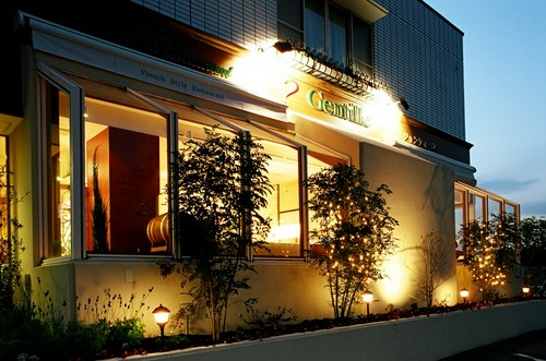 大きな印象的な外観