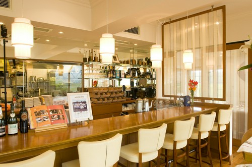 昼のカウンター