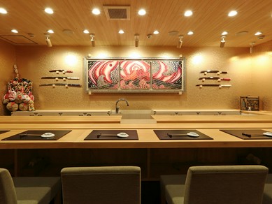 至高の味わいとサービス、美しい調度品に囲まれて