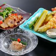その時期の旬の食材を使用した品々が並ぶコースメニュー。腕利きの料理人によりつくられたその味わいは、どれも抜群のおいしさです。