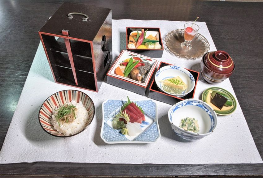 三段弁当（平日昼限定）